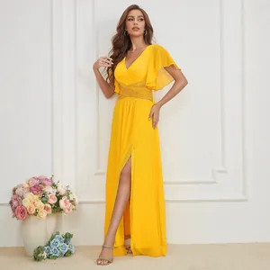 Robe de Soirée Élégante Jaune en Mousseline Femmes Avec Col en V Détail Paillettes Taille Fente Haute Manches Volantées Longue