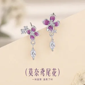 Eleganti orecchini a forma di iris in argento con smalto viola e zircone marquise pendente