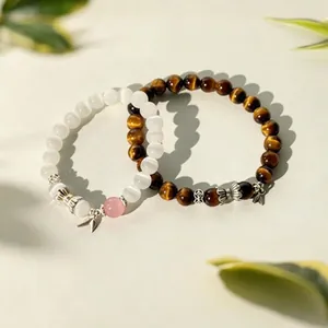 Braccialetti in perle occhio di tigre e occhio di gatto con ciondoli foglia.