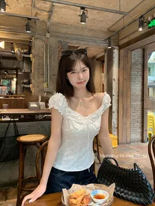 Summer Korean style floral short-sleeved T-shirt with ruffled neckline for women