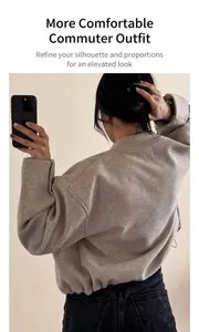 Vista posteriore di una giacca casual beige da donna con scollo rotondo e orlo