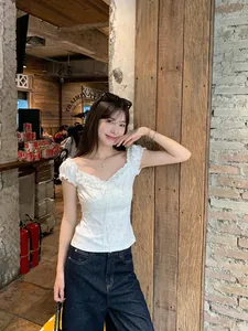 Pure desire style floral short-sleeved top with ruffle trim in a cozy cafe setting