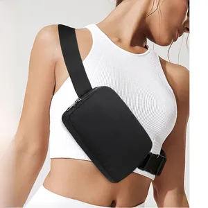Marsupio sportivo nero in nylon impermeabile per attività all'aperto e fitness
