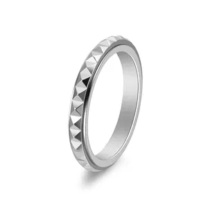Titanium Steel Rotating Pyramid Stud Spinner Ring For Women Geometric Elegant Rotating Anxiety Stress Relief Finger Jewelry