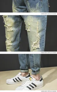 Détail de jeans en denim vintage déchiré pour hommes avec des trous effilochés