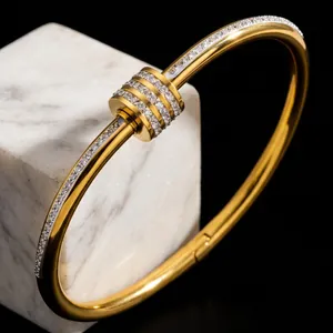 Elegant Bangle Bracelet Stainless Steel Cubic Zirconia Inlaid Four Leaf Clover Cuban Chain Design Jewelry For Women