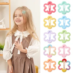 Lot de barrettes à fleurs colorées pour les franges et les mèches des petites filles.