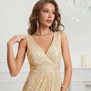Élégante robe de soirée longue à col en V ornée de paillettes dorées et coupe très ajustée
