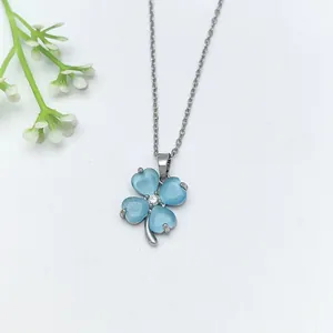 Collana con ciondolo quadrifoglio in occhio di gatto blu e acciaio inossidabile