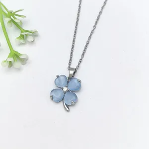 Collana quadrifoglio occhio di gatto azzurro in acciaio inossidabile argento.