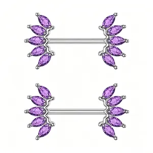 Dettaglio di piercing al capezzolo in acciaio con zirconi viola taglio marquise.