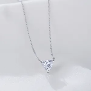 Minimalist S925 sterling silver clavicle necklace with heart-shaped zircon pendant.