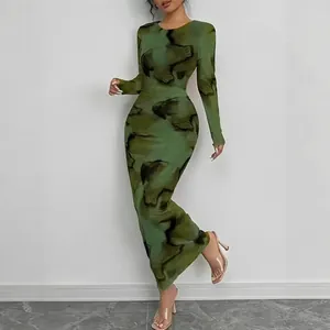 Robe longue moulante à manches longues avec imprimé marbre vert foncé pour la mode d'automne