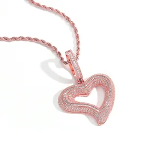 Collier Pendentif Coeur Iced Out Hip Hop Pendentif Forme de Coeur Cuivre Zirconia Avec Chaîne Torsadée en Acier Inoxydable