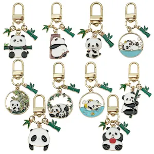 Set di 10 simpatici portachiavi panda e bambù con ganci in metallo dorato lucido