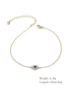 Detailansicht des goldenen Evil-Eye-Armbands mit 1,6 g Gewicht und 15 cm + 3 cm Länge