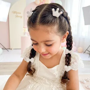 Ensemble d'accessoires de cheveux perles et strass élégants pour nattes de filles