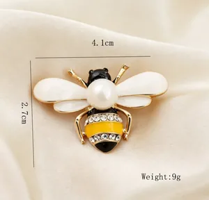 Detailed macro view of a cute bee brooch with pearl and rhinestones, showing 4.1cm size info.