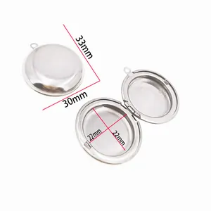 Detailed dimensions of the round stainless steel photo locket pendant measuring 33x30mm