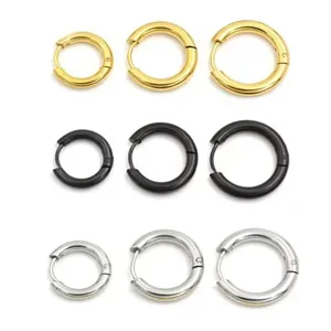 Orecchini a cerchio minimalisti in acciaio inossidabile nei colori oro, nero e argento