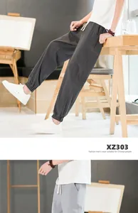 Vue détaillée du pantalon de jogging respirant en lin pour homme en gris foncé et gris clair