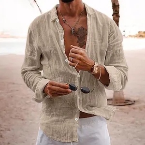 Camicia da uomo in lino a maniche lunghe kaki per un look casual da spiaggia estivo.