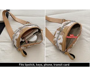Détail intérieur du sac de poitrine à motif vache montrant le compartiment principal