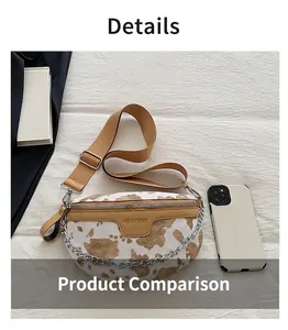Sac de poitrine à motif de vache vintage avec large sangle à côté d'un téléphone portable