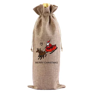 Detail einer Wein-Geschenktüte aus Leinenimitat mit Weihnachtsmann-Schlitten und Aufdruck