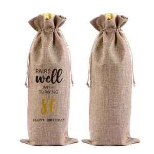 Zwei Jutesäcke für Wein, einer mit 80. Geburtstag-Design, ideal für Geschenkverpackungen.