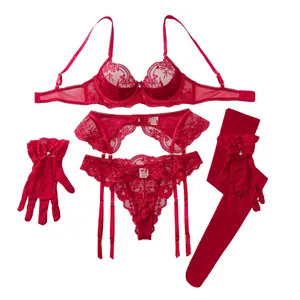 Rotes Dessous-Set mit Blumenstickerei, Strapsgürtel, Handschuhen und Strümpfen