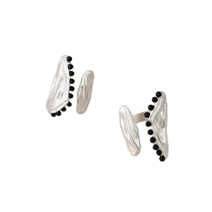 Elegant vintage wrinkled copper silver-plated ring featuring small black onyx bead accents