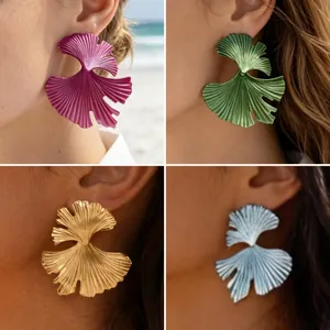 Boucles d'oreilles vintage élégantes en forme de feuille de ginkgo en quatre coloris
