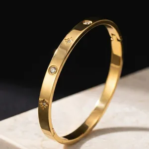 Bracelet Jonc Étoile En Acier Inoxydable Pour Femme Avec Zircone Cubique Incrustée Fermoir À Charnière Bijoux