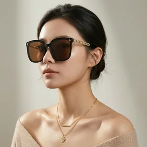 Lunettes De Soleil Carrées Surdimensionnées Protection UV Monture PC Verre AC Branches Chaîne Métal Rivets Étoile