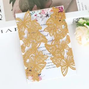 Goldene glitzernde lasergeschnittene Schmetterlingseinladung mit feinen Blumendetails