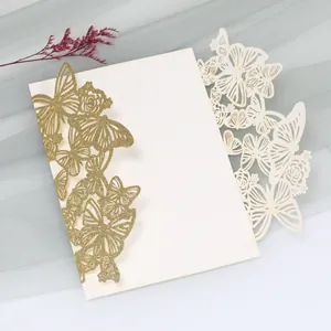 Detailansicht des lasergeschnittenen Schmetterlings auf einer goldenen Grußkarte.