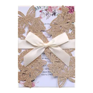 Elegante champagnerfarbene Glitzer Laser-Cut Schmetterling Einladung mit Schleife