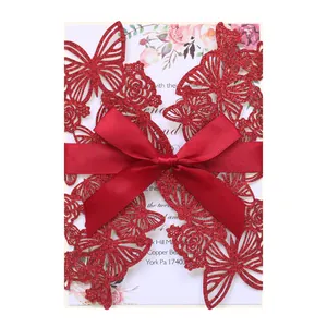 Elegante rote Glitzer-Schmetterlings-Einladungskarte mit Satinschleife