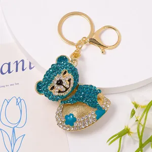 Squisito portachiavi orsetto con strass blu, ciondolo a cuore dorato e moschettone