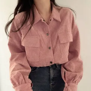 Variante giacca camicia in velluto a coste rosa vintage con revers e tasche