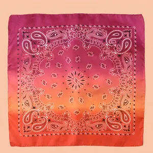 Quadratisches Paisley-Halstuch mit Farbverlauf von Dunkelrosa nach Orange, Hip-Hop