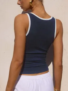 Detailansicht eines dunkelblauen gerippten Tanktops mit weißem Kontrastbesatz hinten
