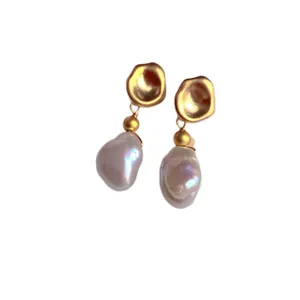 Elegant minimalist hammered gold studs with natural baroque freshwater pearls for women