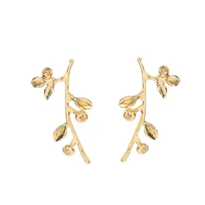 Elegante goldfarbene Ohrstecker in Blattform im schicken böhmischen Vintage-Design