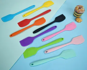 Colorful heat-resistant silicone spatulas for baking, 10-piece set, integrated design.