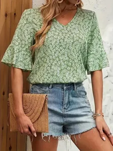 Elegant women's green v-neck floral blouse with 3/4 ruffle sleeves for autumn wear