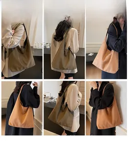Retro-Hobo-Tasche aus Wildleder in verschiedenen Winkeln an einem Modell gezeigt.