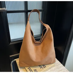 Braune Retro-Wildleder-Schultertasche, minimalistische Hobo-Tasche mit hoher Kapazität.