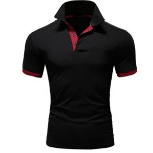 Klassisches, schmales schwarzes Herren-Poloshirt mit stilvollen roten Kragen- und Ärmelakzenten